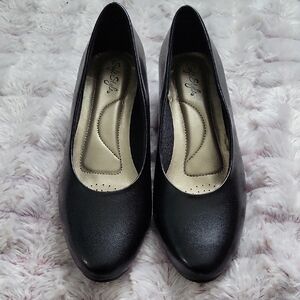 Soft Style Black Comfort  Low Block Heel Work Almond Toe Shoes Pumps Size 8.5